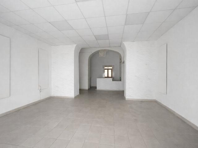 Locale Commerciale in vendita a Municipalità 6, San Giovanni A Teduccio