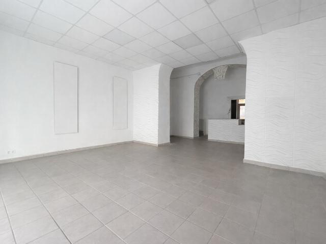 Locale Commerciale in vendita a Municipalità 6, San Giovanni A Teduccio