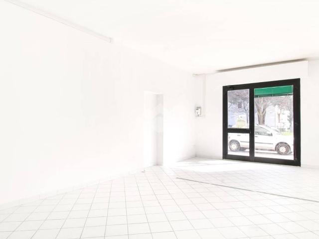 Locale Commerciale in vendita a San Filippo, Marche