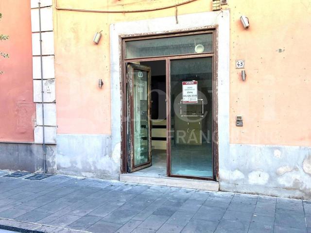 Locale Commerciale in vendita a Rione Ortodonico, Pozzuoli