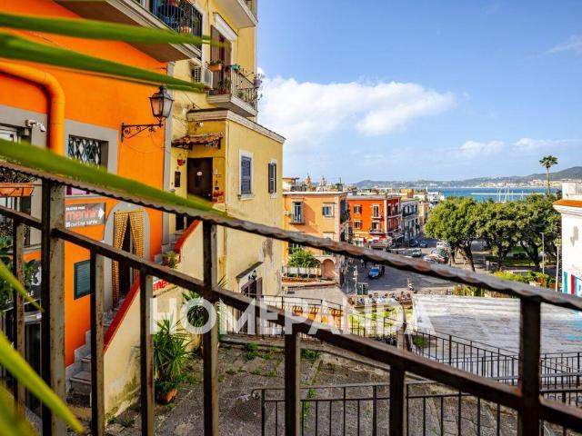 Locale Commerciale in vendita a Rione Bognar, Pozzuoli