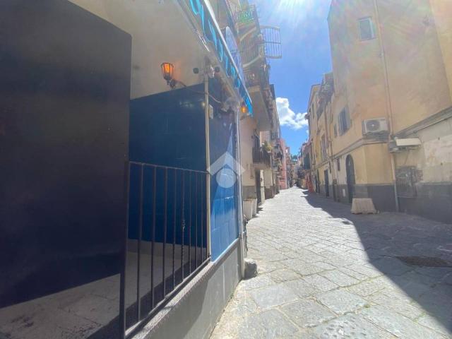 Locale Commerciale in vendita a Rione Ortodonico, Pozzuoli
