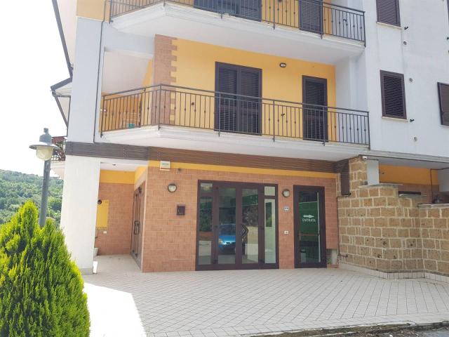 Locale Commerciale in vendita a Montaperto, Prata Principato Ultra