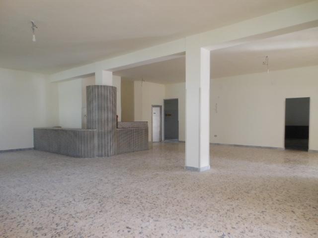 Locale Commerciale in vendita a Presenzano, Campania