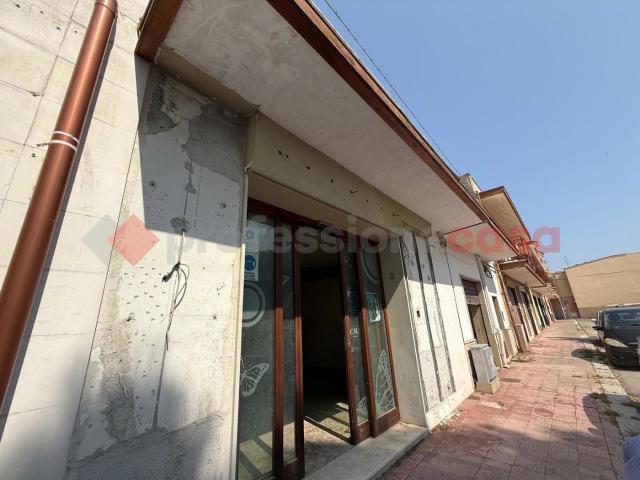 Locale Commerciale in vendita a Puglia, Taranto