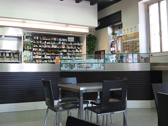 Locale Commerciale in vendita a Puglia, Bari