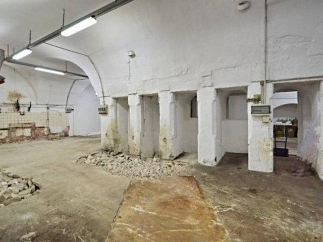 Locale Commerciale in vendita a Puglia, Bari