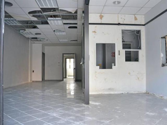 Locale Commerciale in vendita a Puglia, Bari