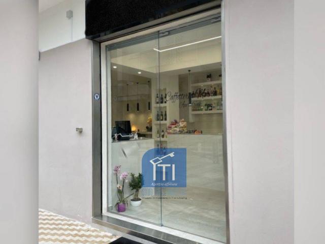 Locale Commerciale in vendita a Qualiano, Campania