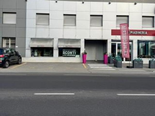 Locale Commerciale in vendita a Piemonte, Biella