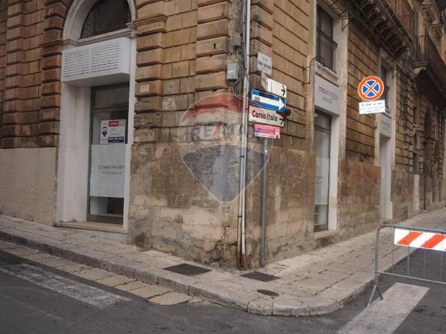 Locale Commerciale in vendita a Ragusa Ibla, Ragusa