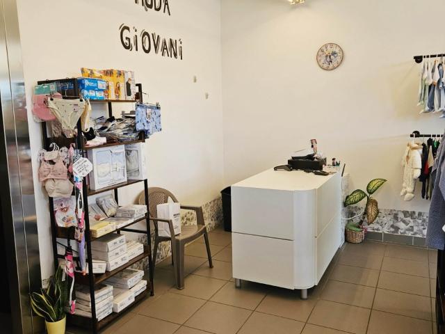 Locale Commerciale in vendita a Ravenna, Reggio Emilia