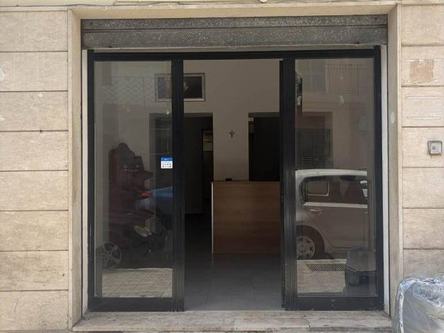 Locale Commerciale in vendita a Calabria, Reggio Calabria