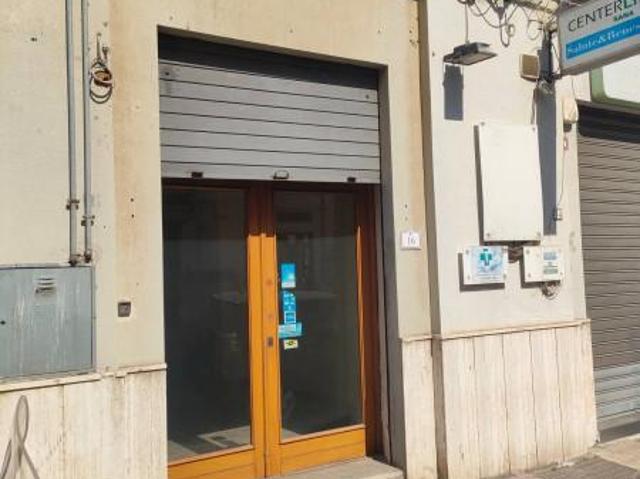 Locale Commerciale in vendita a Calabria, Reggio Calabria