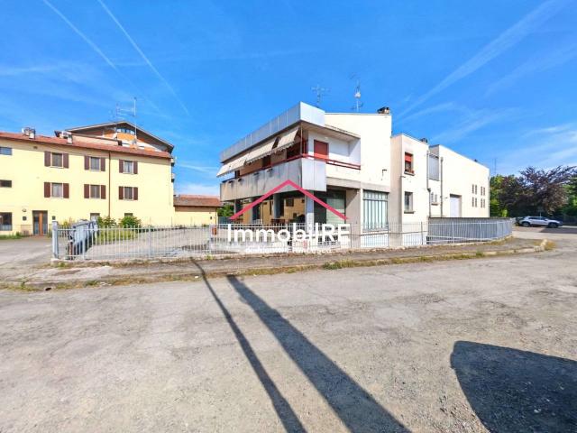 Locale Commerciale in vendita a Carrozzone-Betonica, Re