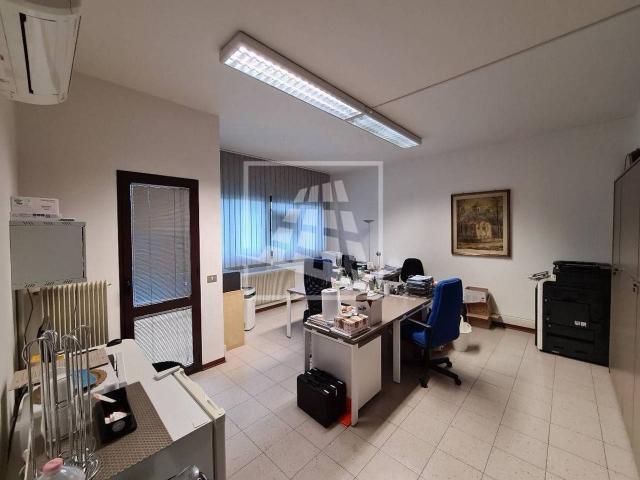 Ufficio in vendita a Mancasale, Re
