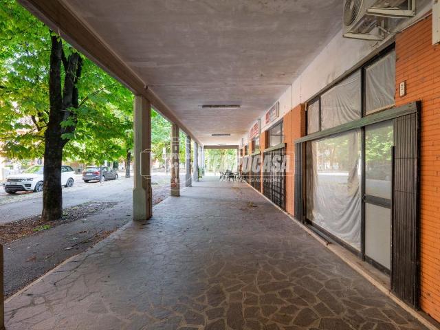 Locale Commerciale in vendita a Gardenia, Re
