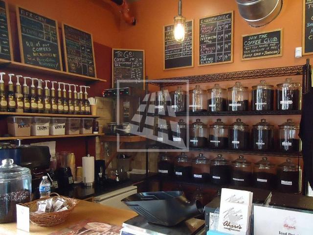Locale Commerciale in vendita a Pieve Modolena, Re