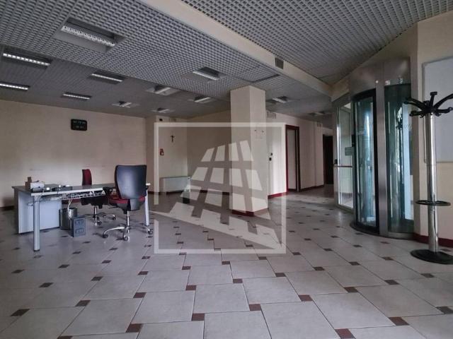 Locale Commerciale in vendita a Re, Reggio Emilia