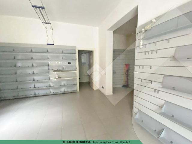 Locale Commerciale in vendita a Lucernate, Rho