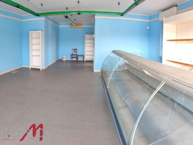 Locale Commerciale in vendita a Ricengo, Lombardia