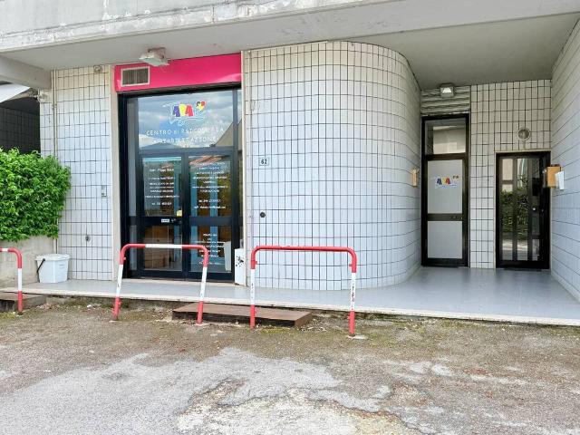 Locale Commerciale in vendita a Campoloniano, Rieti