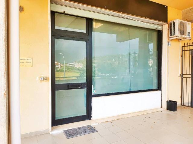 Locale Commerciale in vendita a Campoloniano, Rieti