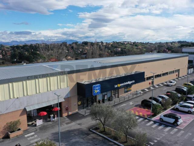 Locale Commerciale in vendita a Roma Capitale, Lazio