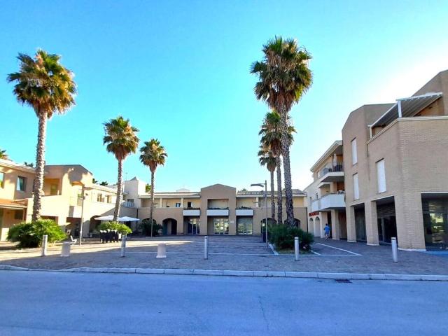Locale Commerciale in vendita a Petrella, Marche