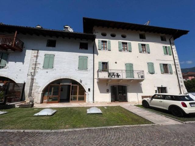Locale Commerciale in vendita a Comunità Alto Garda e Ledro, Riva