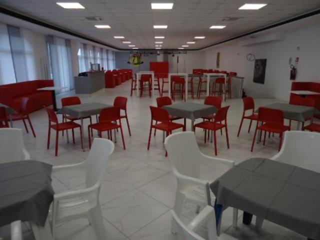 Locale Commerciale in vendita a Unione Terre e Fiumi, Berra