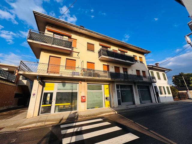 Locale Commerciale in vendita a Rivignano Teor / Rivignan Teôr, Rivignano