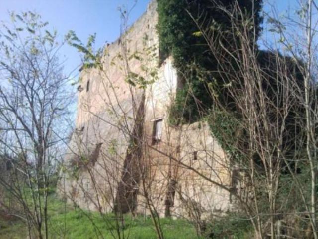 Locale Commerciale in vendita a Cicciano, Campania