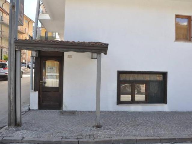 Locale Commerciale in vendita a Roccaraso, Abruzzo