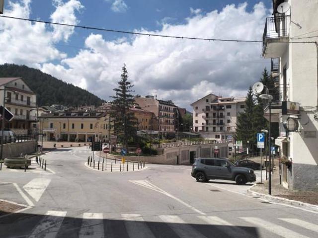 Locale Commerciale in vendita a Roccaraso, Abruzzo