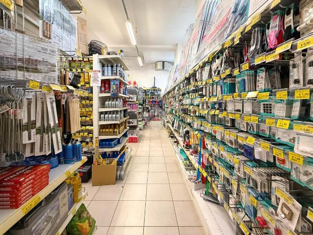Locale Commerciale in vendita a Comunità montana della Valle Sabbia, Roè Volciano