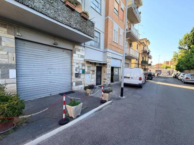Locale Commerciale in vendita a Villaggio Breda, Roma Capitale