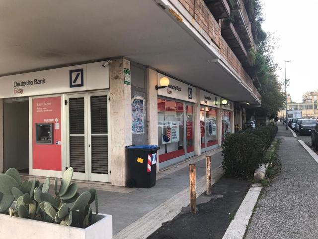 Locale Commerciale in vendita a Municipio Roma VIII, Roma Capitale