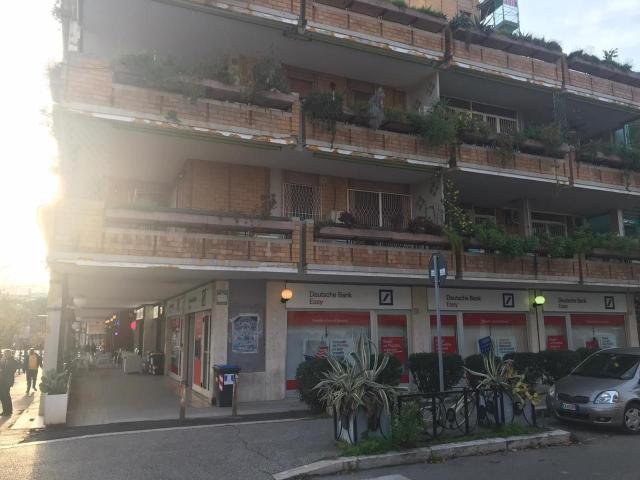 Locale Commerciale in vendita a Municipio Roma VIII, Roma Capitale