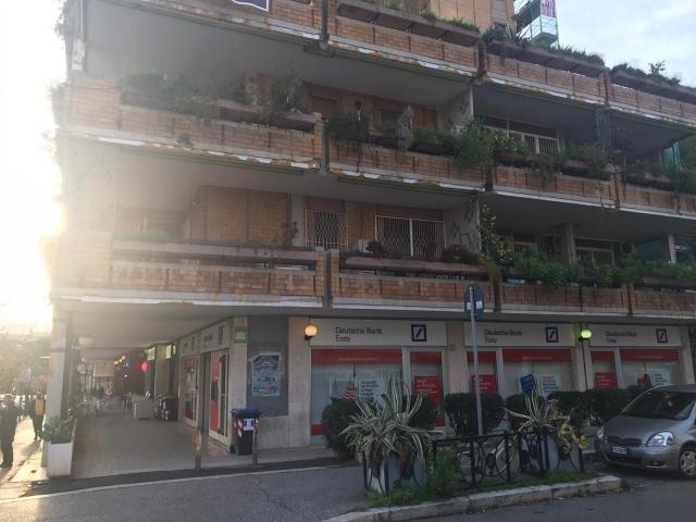 Locale Commerciale in vendita a Municipio Roma VIII, Roma Capitale