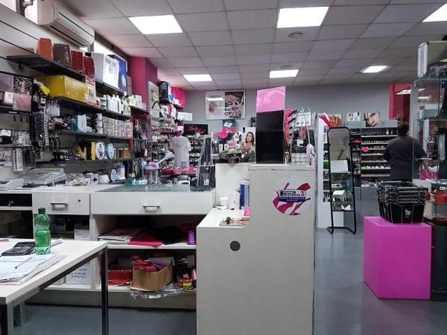 Locale Commerciale in vendita a Municipio Roma VII, Roma Capitale