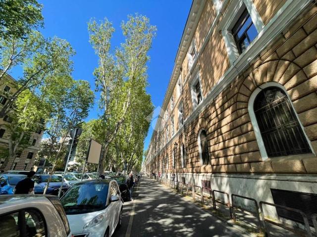 Locale Commerciale in vendita a Municipio Roma I, Roma Capitale