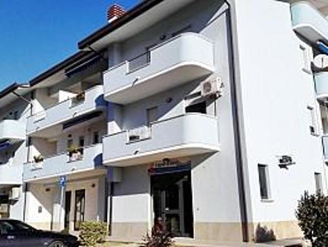 Locale Commerciale in vendita a Rosciano, Abruzzo