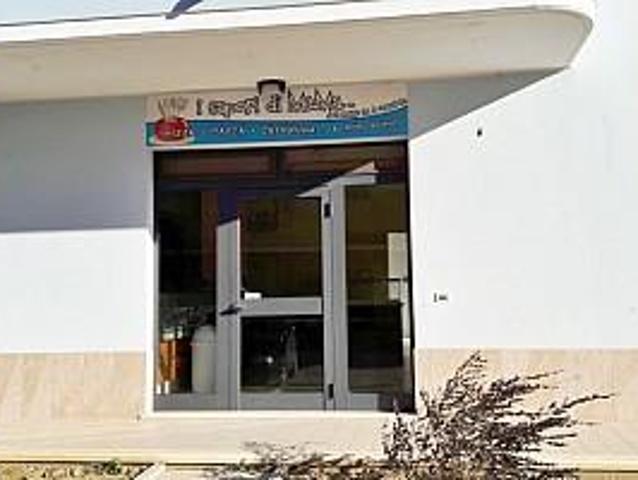 Locale Commerciale in vendita a Rosciano, Abruzzo