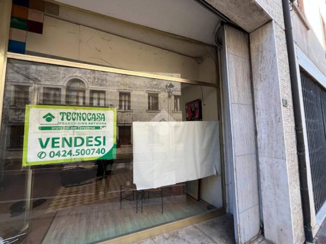 Locale Commerciale in vendita a Rossano Veneto, Veneto