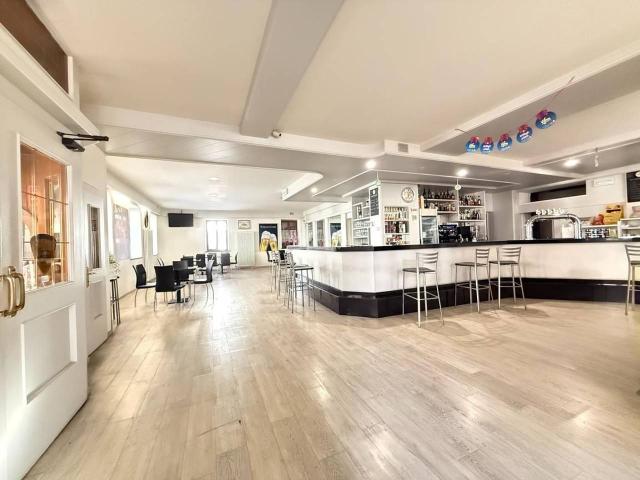 Locale Commerciale in vendita a Comunità Rotaliana-Königsberg, Roverè Della Luna