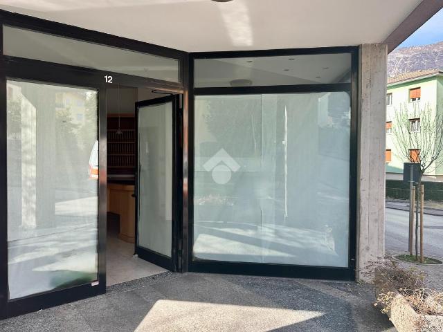 Locale Commerciale in vendita a Comunità della Vallagarina, Borgo Sacco