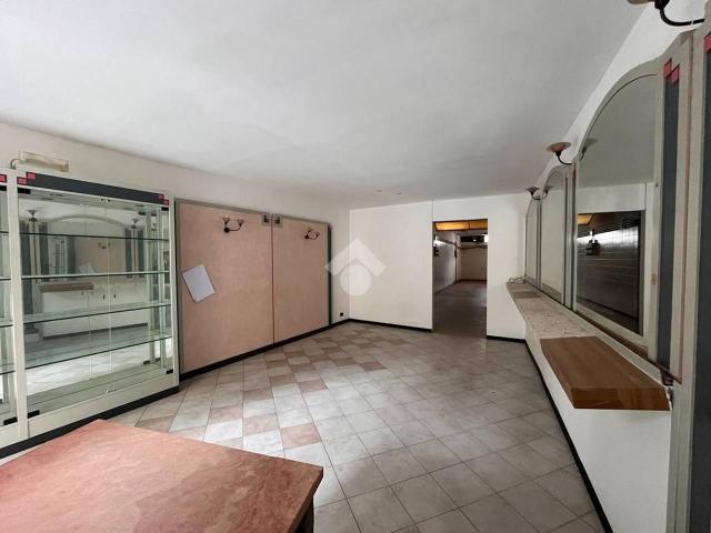 Locale Commerciale in vendita a Comunità della Vallagarina, Borgo Sacco