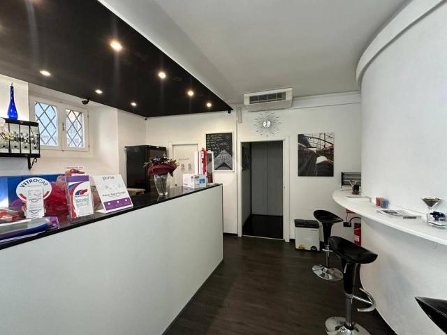 Locale Commerciale in vendita a Comunità della Vallagarina, Borgo Sacco