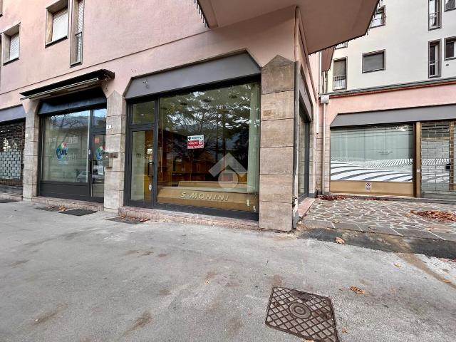Locale Commerciale in vendita a Comunità della Vallagarina, Borgo Sacco